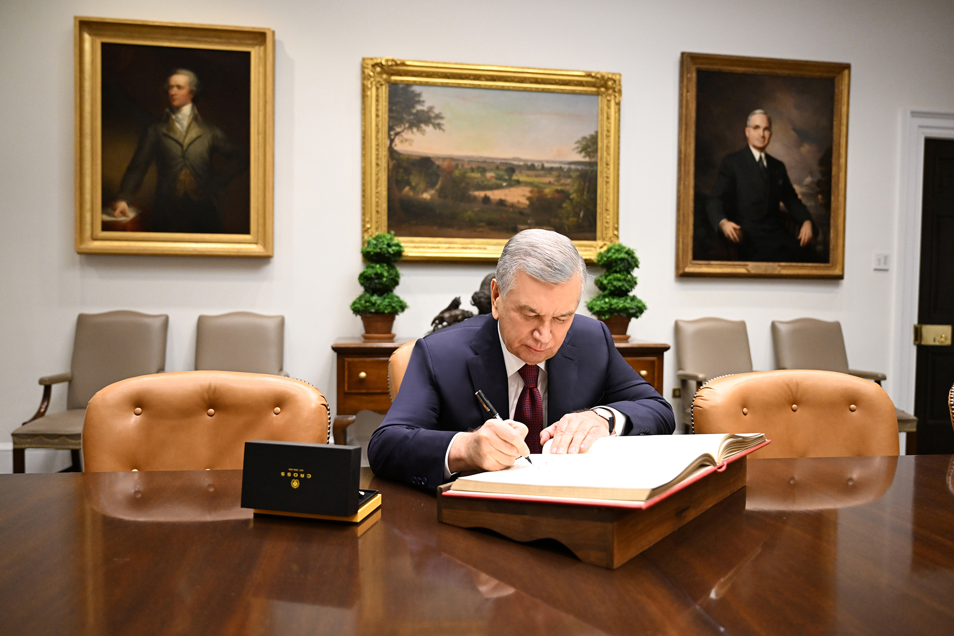 President Shavkat Mirziyoyev Issues Decree to Launch American-Uzbek Business and Investment Council